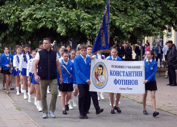 Ломчани празнуваха Деня на българската просвета с гордост и вълнение