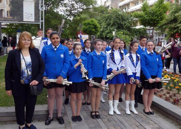 Ломчани празнуваха Деня на българската просвета с гордост и вълнение