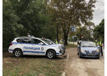 Две възрастни жени пострадаха при инциденти с коли на заден ход във Вършец и Берковица