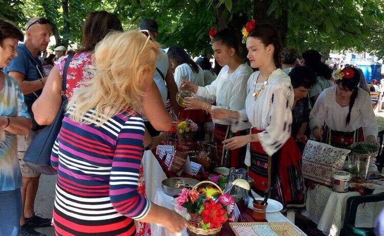 Изкусни майстори на народната кухня върнаха вкуса на старото време с бабина душица в Монтана