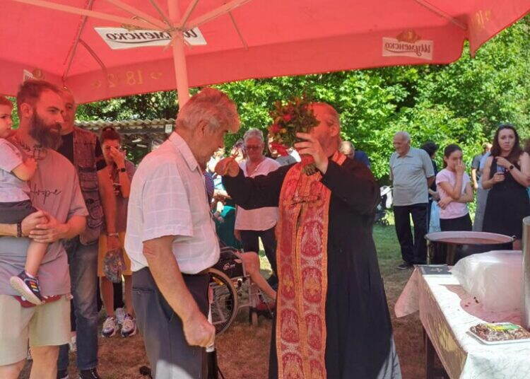 Село Дълги дел отпразнува Петровден с молитва и курбан /снимки/
