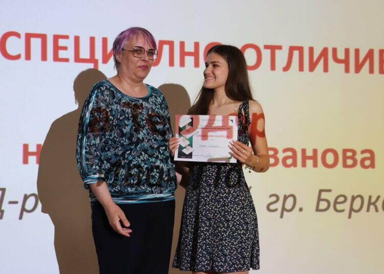 Голямото признание за Берковица: Ученици блеснаха на Националния младежки форум „Арнаудови срещи“ в Русе /снимки/