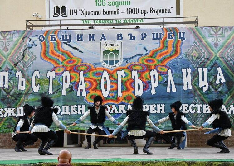 Арменската култура оживя във Вършец с впечатляващ танцов спектакъл /снимки/