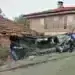 Млад шофьор се вряза в ограда на къща в Монтана, пострада 18-годишен пътник