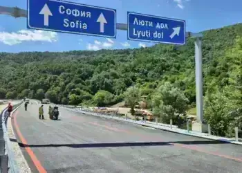 Липсата на маркировка и знаци отлага откриването на пътя Мездра-Ботевград