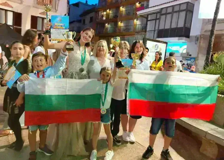 Ученици от Монтана с големи награди от международен конкурс в Испания /снимки/