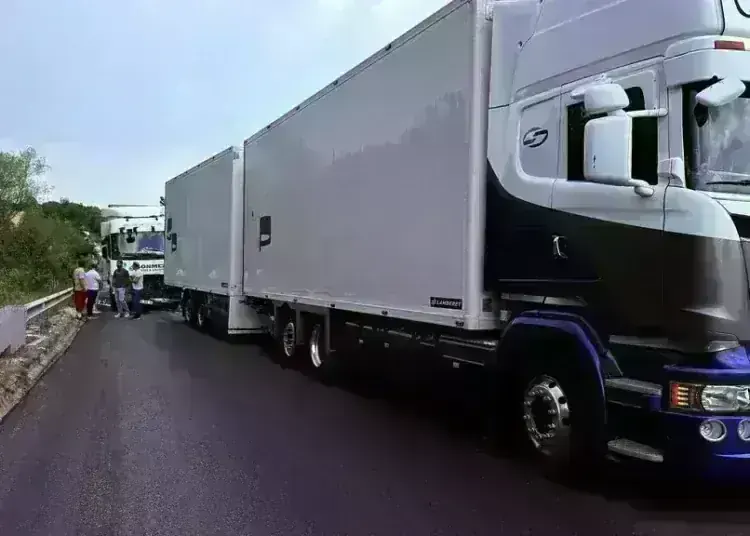 Верижна катастрофа с тирове блокира Е-79 край Винище – обходен маршрут през Студено Буче