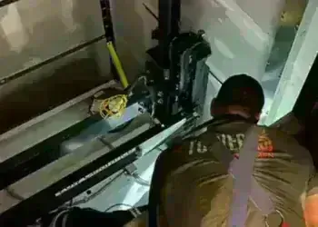 Заседнали асансьори вдигнаха на крак спасители в Монтана