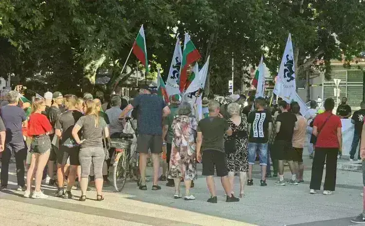 Протест срещу въвеждането на еврото събра граждани в Монтана