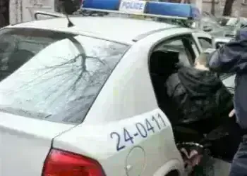 Непълнолетен обра дом в Берковица посред бял ден, влязъл през незаключена врата и задигнал пари