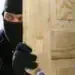 Апаш задигна кутия и парична сума от апартамент в Монтана, извършителят се издирва
