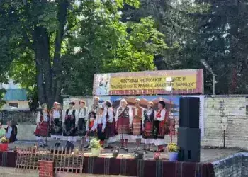 Фестивал на песни, танци и традиции събра жители и гости на с. Боровци /снимки/