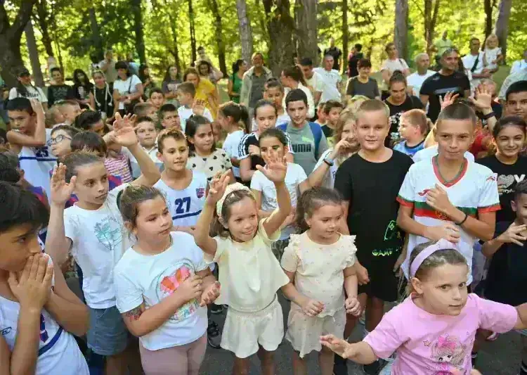 Детски смях и игри огласиха Вършец /снимки/