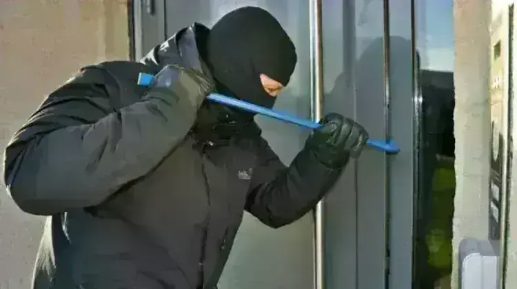 Кражба на пари от имот в Монтана