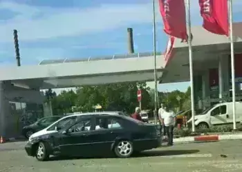 Мерцедес удари джип в Монтана, пострада възрастен пътник