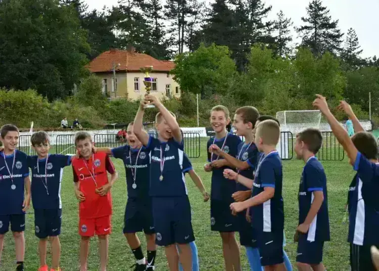Olympia Junior Cup Varshets 2025: Първото издание на детския футболен турнир донесе емоции, усмивки и нова спортна традиция /снимки/