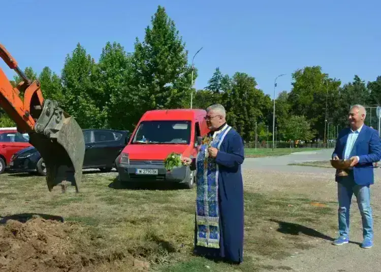 С първа копка започна подмяната на магистрален водопровод в Монтана /снимки/