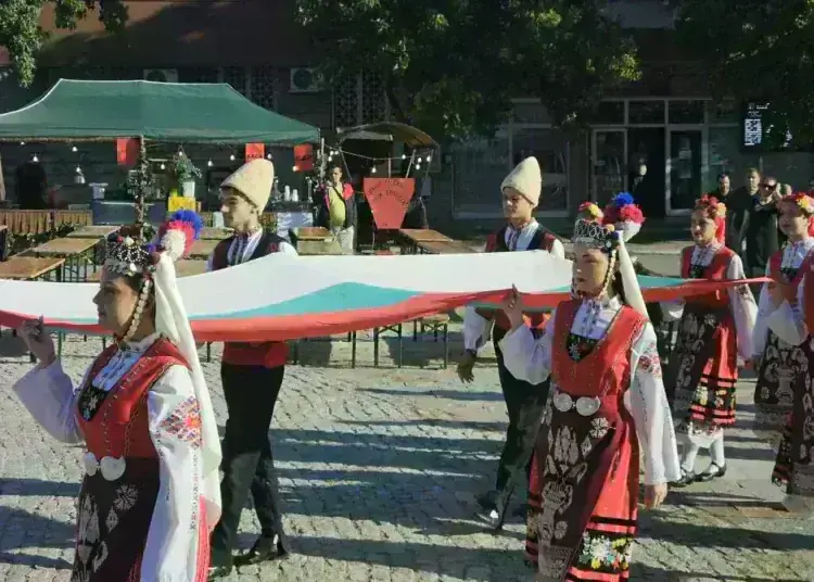 Берковица отбеляза тържествено Деня на Съединението с поднасяне на венци и празнична програма /снимки/