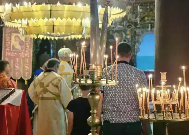 Берковица отбеляза храмовия си празник с литургия и курбан за здраве /снимки/