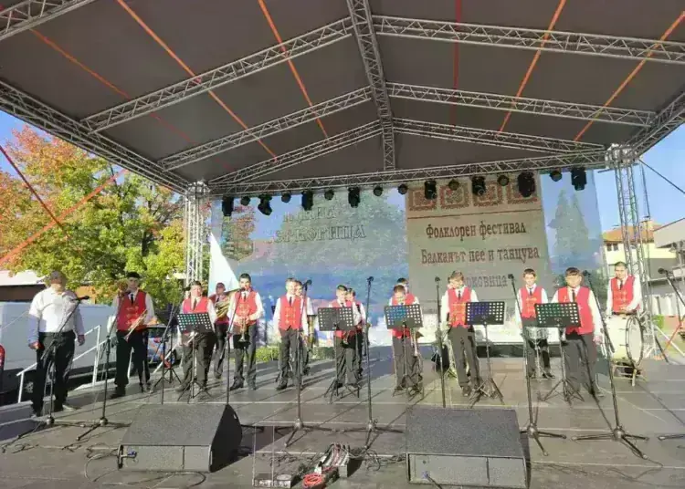 Берковица отбеляза тържествено Деня на Съединението с поднасяне на венци и празнична програма /снимки/