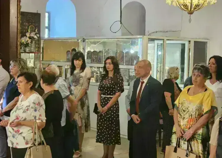 Берковица отбеляза храмовия си празник с литургия и курбан за здраве /снимки/