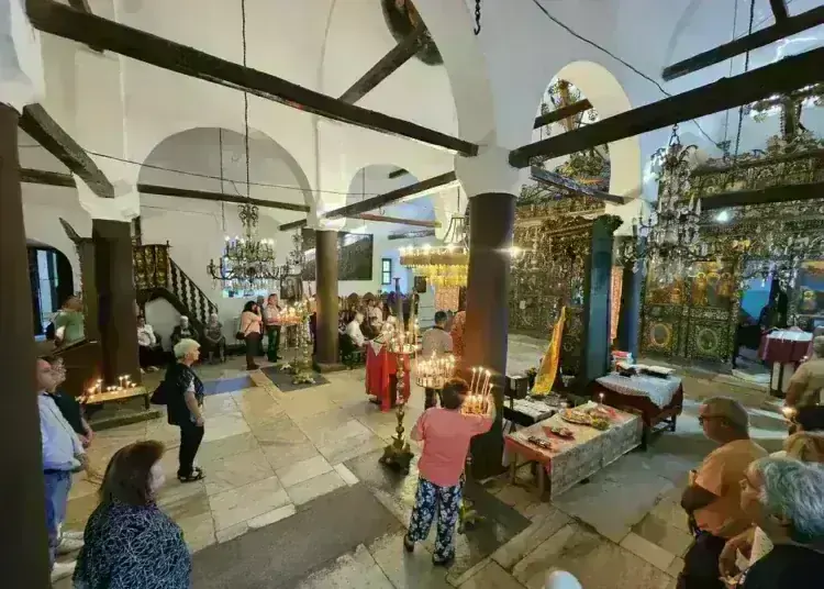 Берковица отбеляза храмовия си празник с литургия и курбан за здраве /снимки/