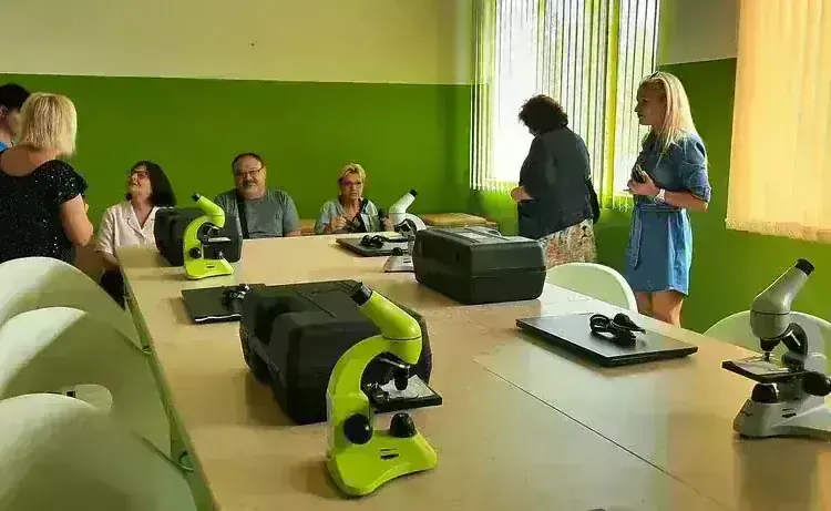 Науката влезе в класната стая: Кметът Радослав Найденов откри STEM център в Замфирово /снимки/
