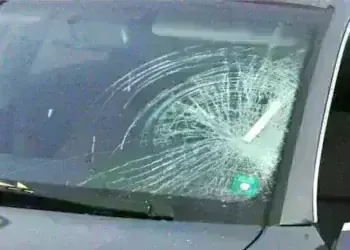 Потрошиха кола в двора на къща в Берковица, полицията разследва случая