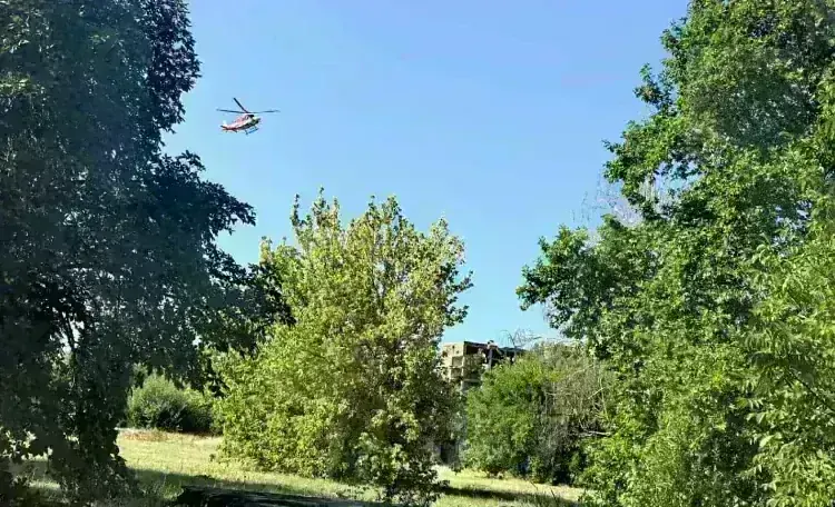 Въздушна линейка транспортира тежко пострадалите братя от катастрофата край Смоляновци към София /снимки/