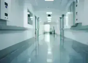 Майката на пострадалите младежи в катастрофата остава под лекарско наблюдение в Монтана
