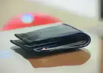 Крадец задигна портфейл на пазар в центъра на Вършец