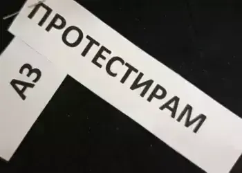 Медиците в Монтана излизат на символичен протест със сини лентички за по-високи заплати
