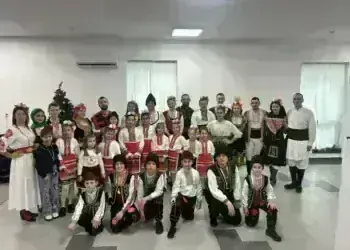 Танцов състав „Радост“ представи ревю на национални носии в Младежкия център – Монтана