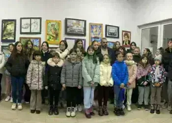 Младите художници от ОШИ „Добри Христов“ с впечатляваща предколедна изложба

 Н...