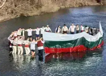 Монтана ще отбележи Богоявление с хвърляне на кръста и мъжко хоро в река Огоста