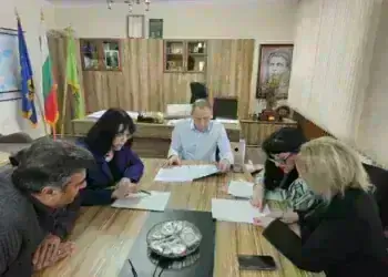 Нови условия за педагогическите специалисти в Община Берковица с подписването на колективния трудов договор