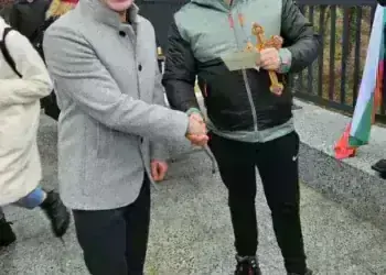 Берковица отбеляза Богоявление с водосвет, спасяване на кръста и ледено хоро