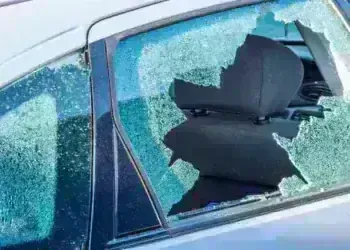 Двама мъже в ареста за потрошени автомобили в ломско село