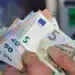 Започва изплащането на първите пенсии в евро, засилена е охраната около пощи и банки