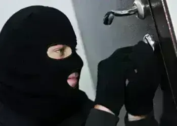Обраха хотелска стая в Монтанско, ченгетата хванаха апаша за часове