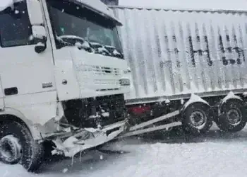ТИР удари полицейски джип на Е-79 край Монтана