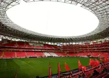 Монтана и Лапи завършиха 2:2 в контрола, белязана от буря и спорен гол