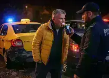 Пиян таксиметров шофьор блъсна паркиран автомобил в Берковица