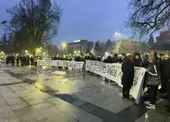 Десетки протестираха в Монтана срещу отстраняването на д-р Каменов от болницата