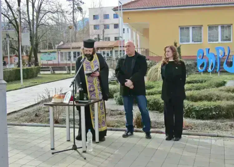 Денят на лозаря и винаря събра музика, танци и аромат на вино в Вършец