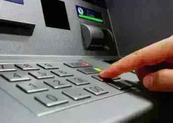 Задържаха жена от Берковица за изтеглени над 70 000 евро от чужда банкова карта