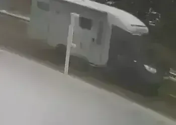 Нови кадри от движението на кемпера с телата на Ивайло Калушев, Николай Златков и Александър
