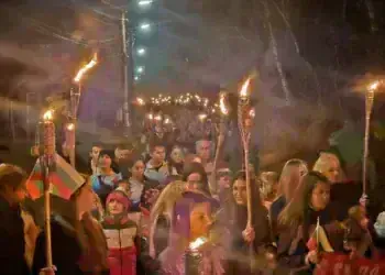 С факелно шествие и патриотичен дух продължи отбелязването на Националния празник в Берковица /снимки/