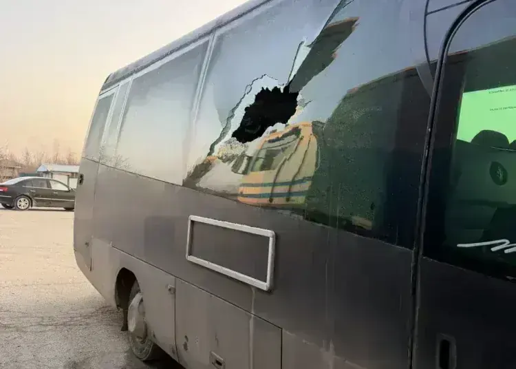 Вандал потроши 5 автобуса на паркинг в Монтана, издирват го