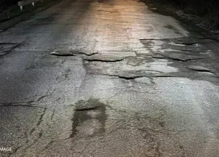 „По какви пътища караме, за да си храним семействата?“: Мишо Рангелов скочи на кметовете заради разбития път Лом–Хайредин /снимки/